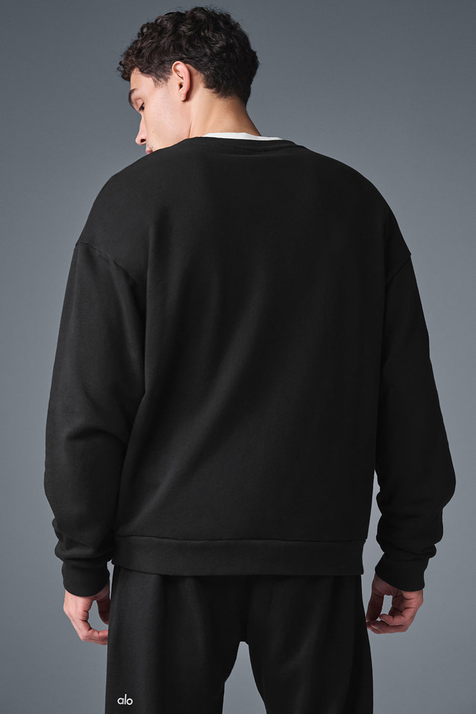 Chill Crew Neck Pullover - Black