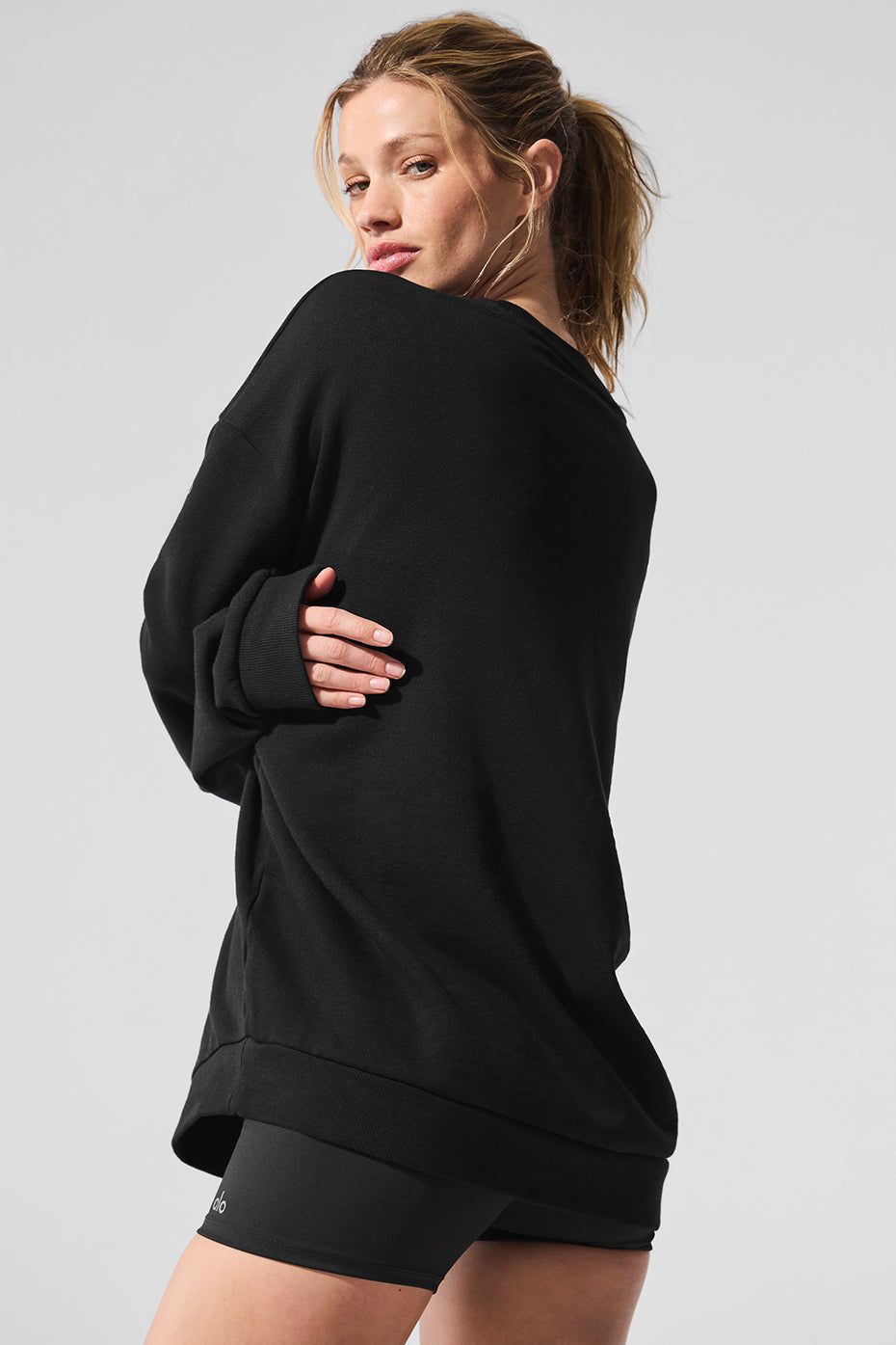 Chill Crew Neck Pullover - Black