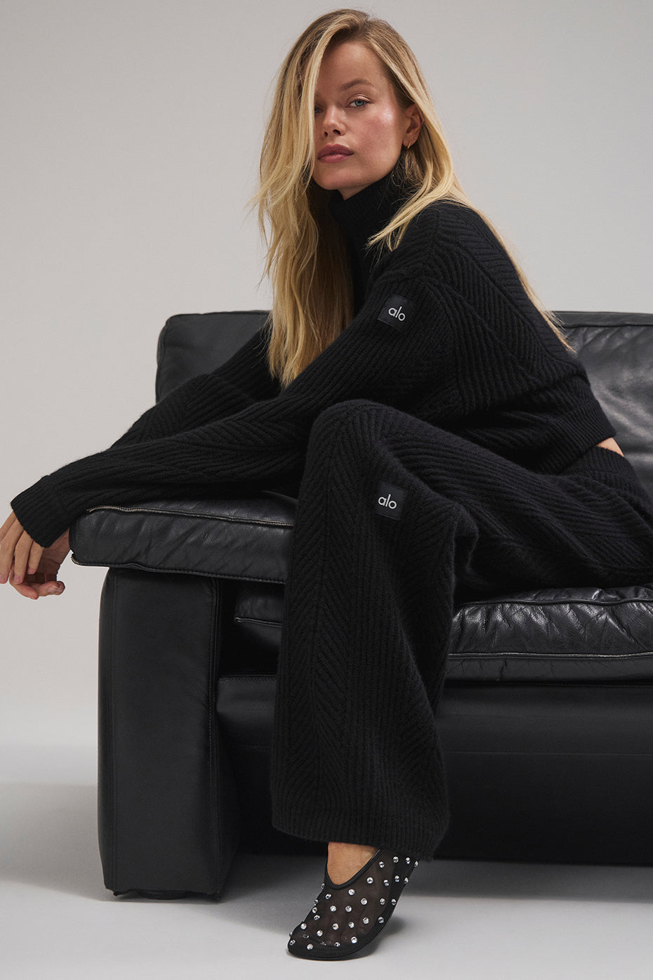 Winter Magic Cashmere Turtleneck - Black