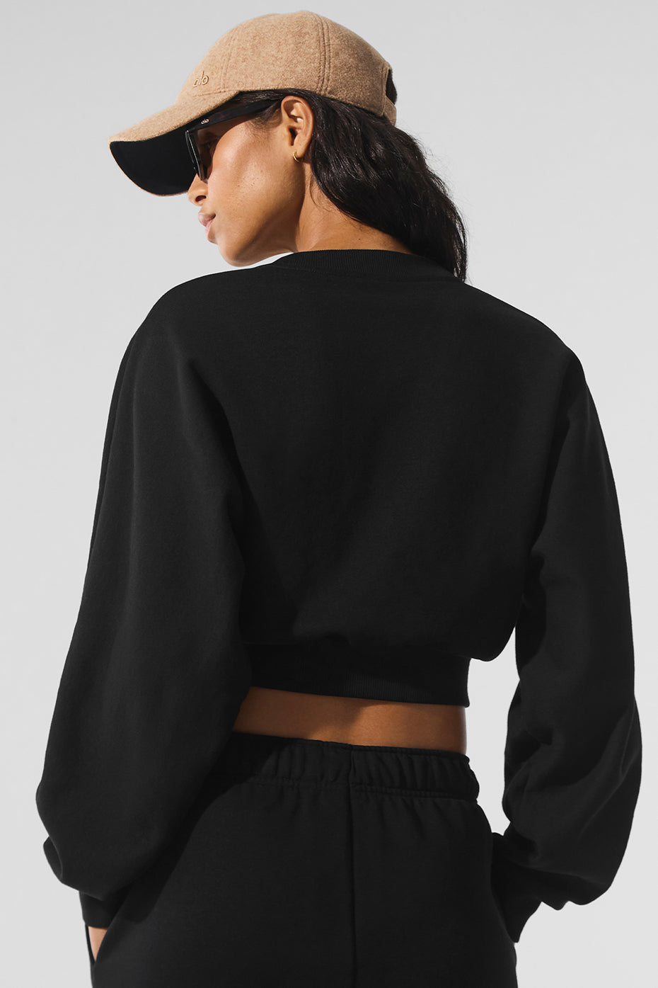 Cropped Accolade Crewneck - Black